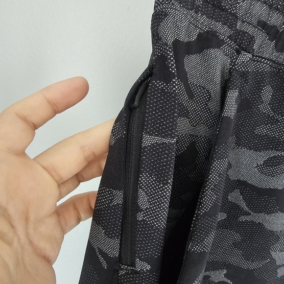 LULULEMON T.H.E. Short *Linerless Mesh Camo 9" - Picture 5 of 11